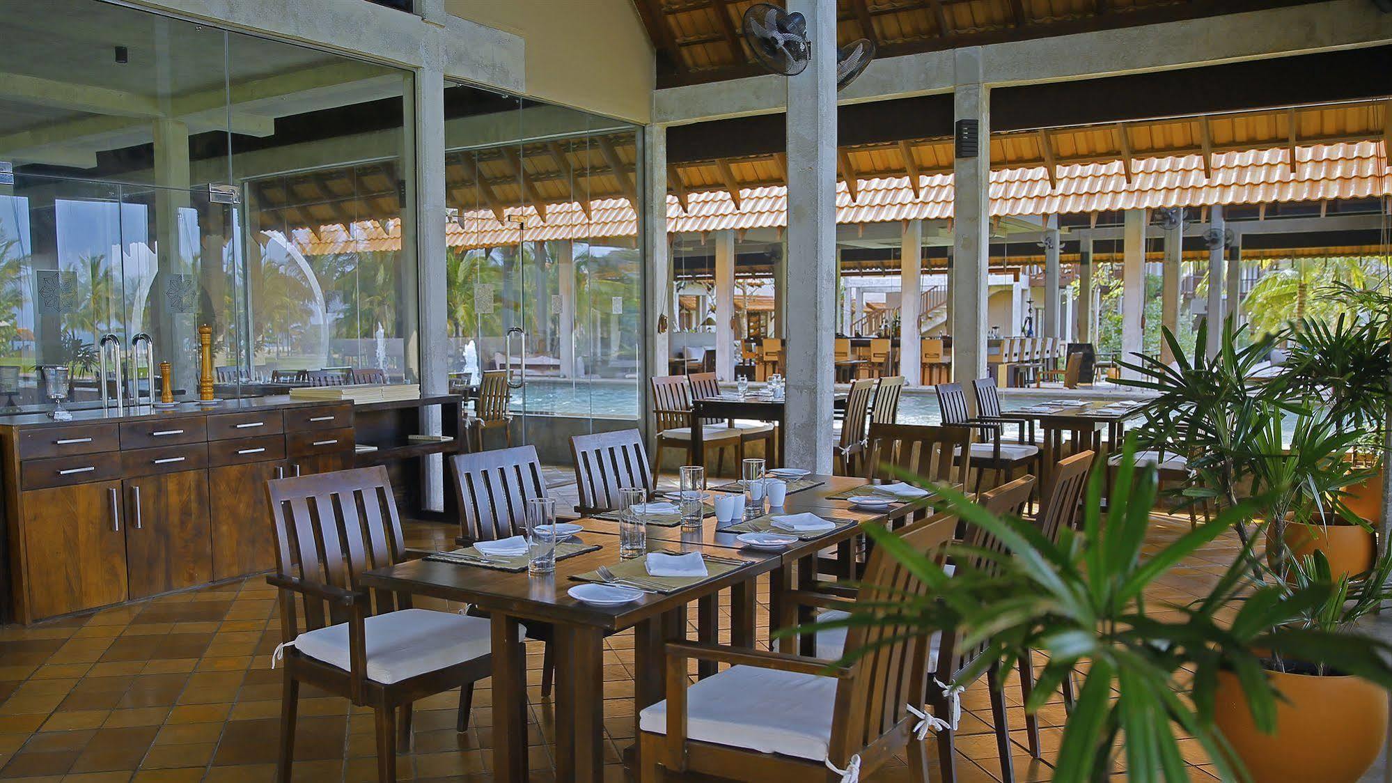 Uga Bay - Pasikuda Hotel Passikudah Exterior photo